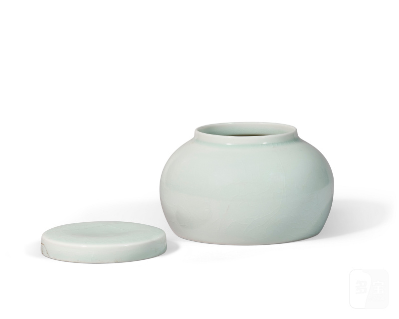 RARE ET IMPORTANTE JARRE COUVERTE EN PORCELAINE ÉMAILLÉE VERT JADÉITE  CHINE, DYNASTIE MING, ÉPOQUE YONGLE (1403-1424) - 图2